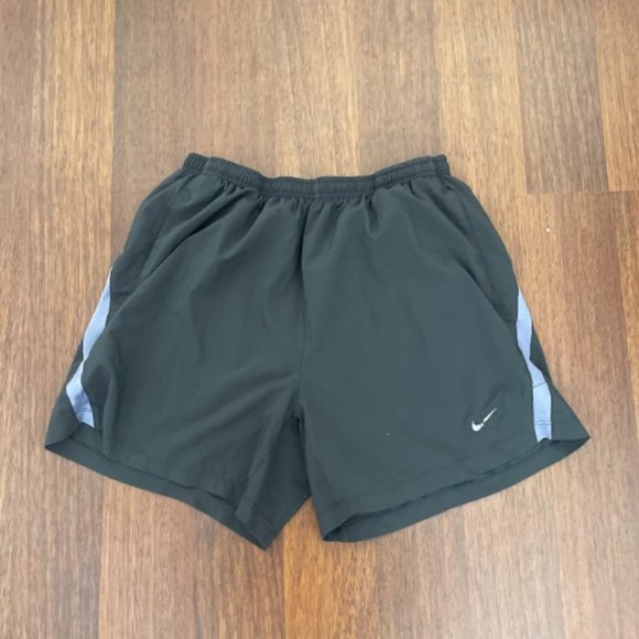 Nike Womens Medium M Gray Active Running Shorts Dri-Fit Back Pocket Inner Lining - Picture 1 of 3